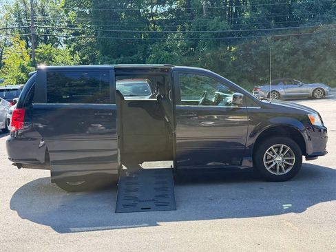Used 2015 Dodge Grand Caravan SXT FWD image 9