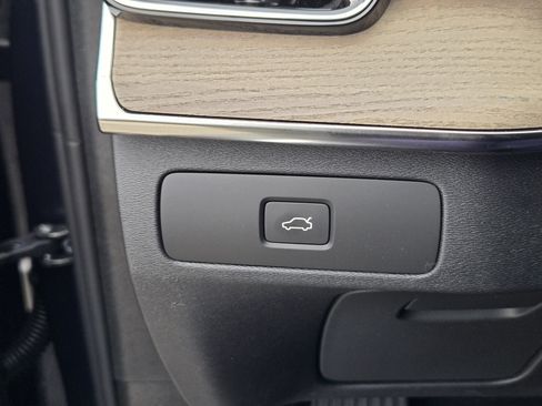 New 2026 Volvo XC90 B6 Plus w/ Protection Package Premier image 23