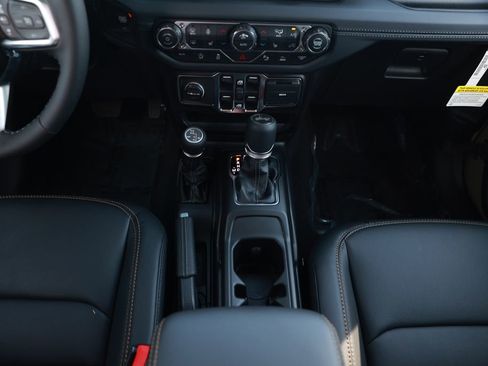 New 2026 Jeep Wrangler Unlimited Sahara AWD/4WD image 27