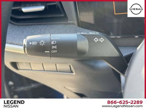 Used 2025 Nissan Kicks SV AWD/4WD image 21
