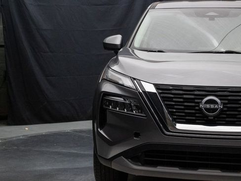 Used 2023 Nissan Rogue SV image 5