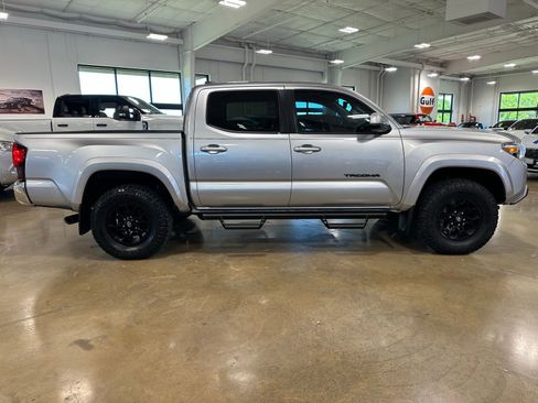 Used 2022 Toyota Tacoma SR5 image 8