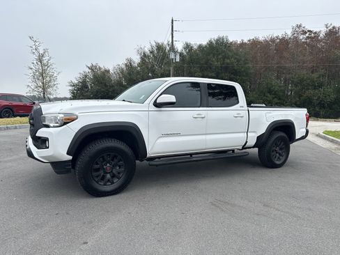 Used 2018 Toyota Tacoma SR5 image 1