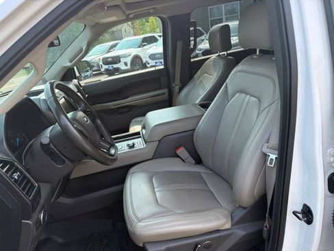 Used 2018 Ford Expedition Limited w/ Equipment Group 302A AWD/4WD image 3