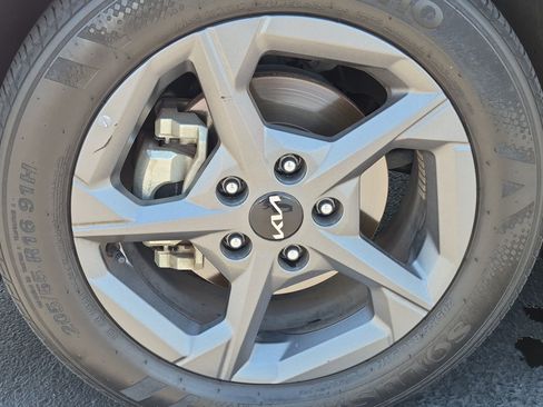 Used 2025 Kia K4 FWD image 13