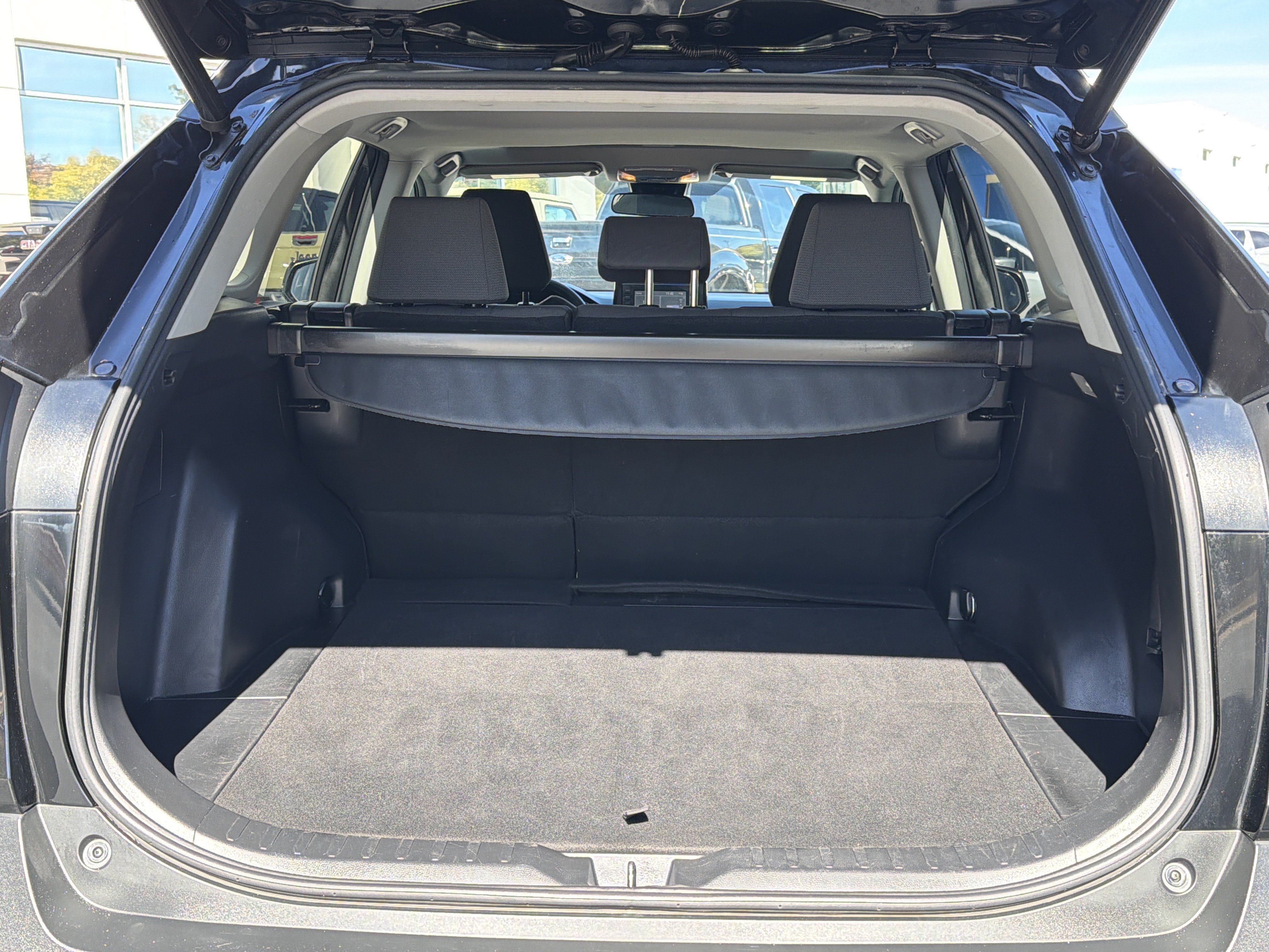 Used 2020 Toyota RAV4 XLE w/ Convenience Package FWD image 25