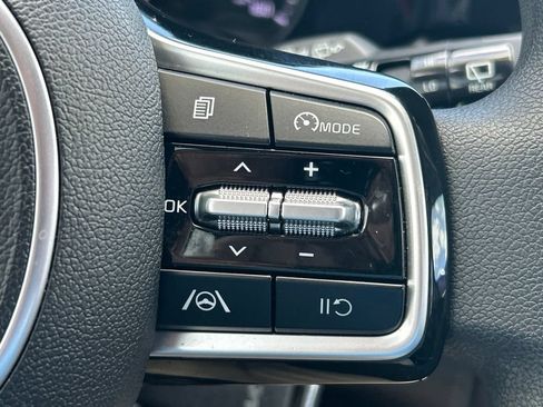 Used 2023 Kia Sorento LX FWD image 25