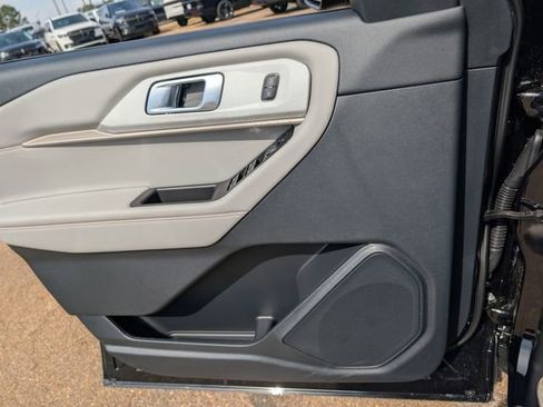 New 2026 Ford Explorer Active w/ Active Comfort Package image 19