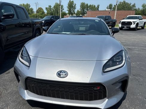 Used 2024 Toyota GR86 Premium RWD image 2