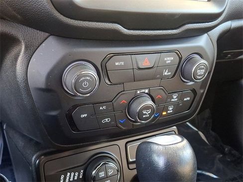 Used 2022 Jeep Renegade Trailhawk image 15