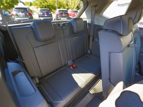 Used 2022 Volkswagen Tiguan SE FWD image 17
