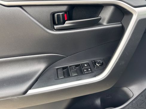 Certified 2022 Toyota RAV4 LE AWD/4WD image 10