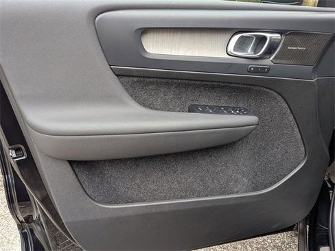 Certified 2024 Volvo XC40 B5 Ultimate w/ Climate Package image 23