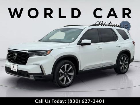 Used 2023 Honda Pilot Touring image 3