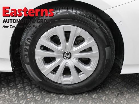 Used 2022 Toyota Prius LE image 28