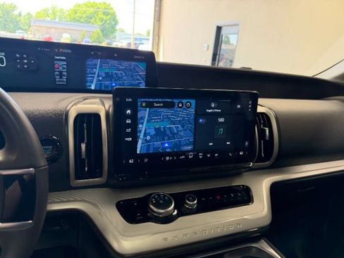 Used 2025 Ford Expedition Active AWD/4WD image 16