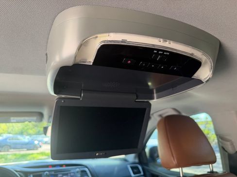 Used 2018 Toyota Highlander Limited FWD image 18