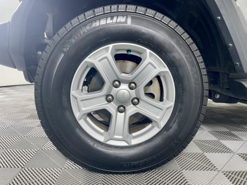 Used 2023 Jeep Wrangler Sport S image 9