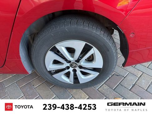 Certified 2018 Toyota Prius Three image 10