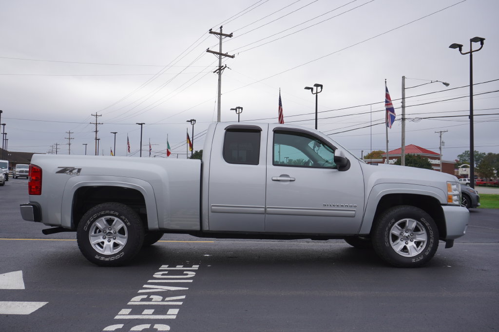 Used 2013 Chevrolet Silverado 1500 LTZ w/ Z71 Appearance Package AWD/4WD image 8