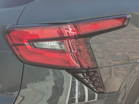 Certified 2025 Chevrolet Trax LT w/ Driver Confidence Package image 12