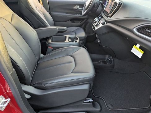 New 2026 Chrysler Pacifica Select image 34
