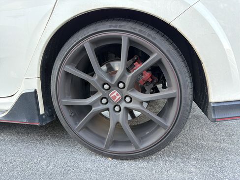 Used 2019 Honda Civic Type R image 16