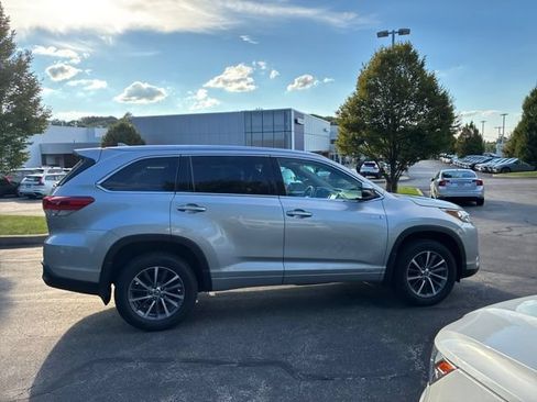 Used 2018 Toyota Highlander XLE AWD/4WD image 6