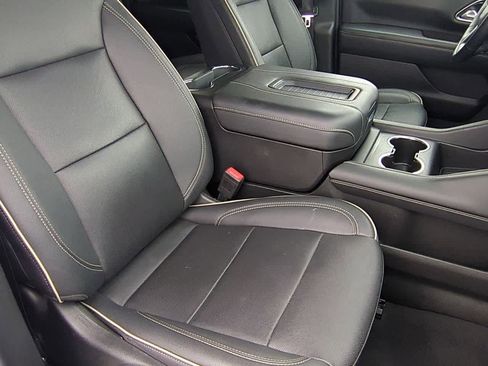 Used 2023 Chevrolet Suburban Premier image 21