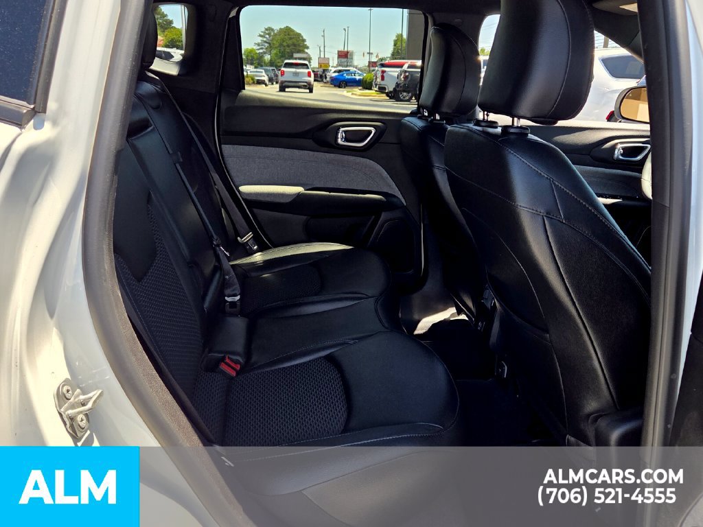 Used 2025 Jeep Compass Latitude AWD/4WD image 18