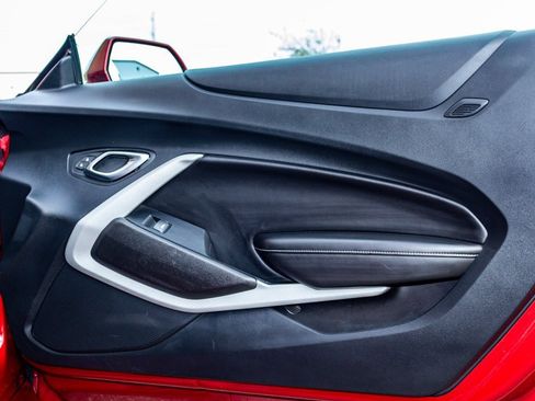 Used 2018 Chevrolet Camaro SS image 17