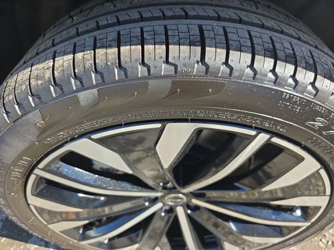 New 2026 Volvo XC90 B6 Plus w/ Protection Package Premier image 46