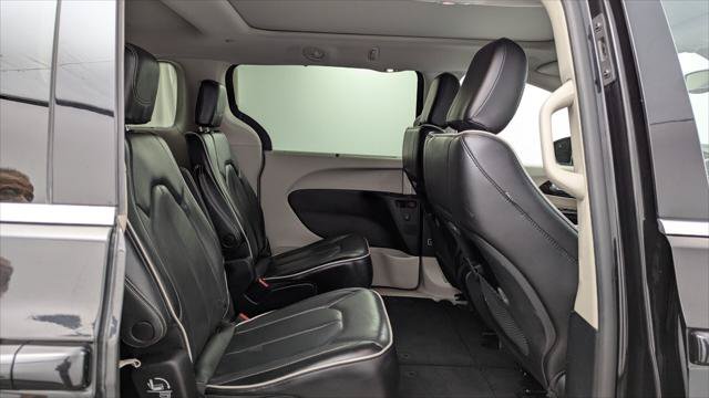 Used 2023 Chrysler Pacifica Limited FWD image 21