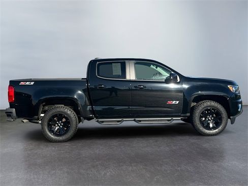 Used 2017 Chevrolet Colorado Z71 w/ Z71 Midnight Edition image 6