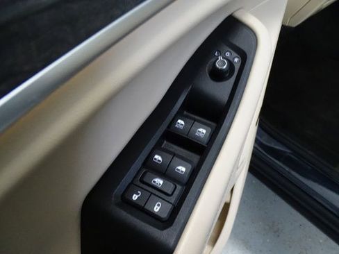 Certified 2024 Jeep Grand Cherokee L Limited w/ Luxury Tech Group II image 10