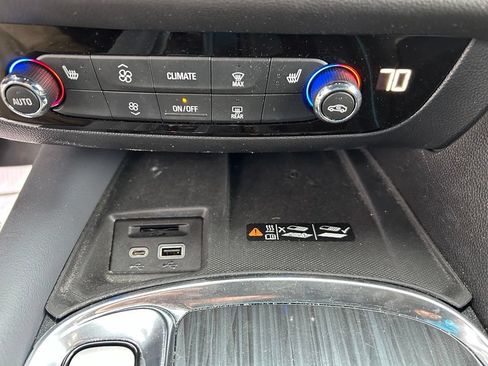Used 2023 Buick Enclave Essence AWD/4WD image 31