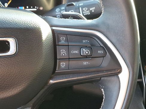 Certified 2023 Jeep Grand Cherokee L Laredo image 23