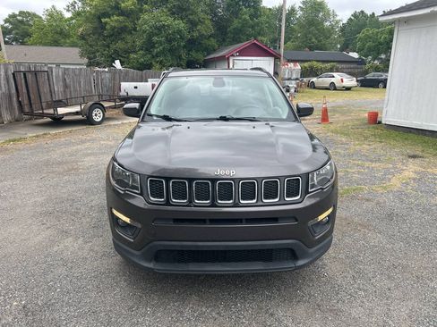 Used 2019 Jeep Compass Latitude w/ Cold Weather Group FWD image 7