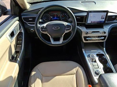 Used 2021 Ford Explorer XLT w/ Equipment Group 202A AWD/4WD image 14