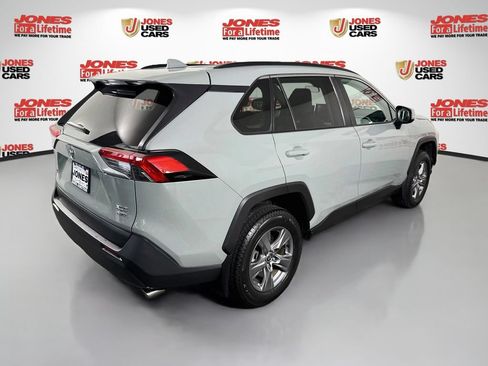 Certified 2022 Toyota RAV4 XLE w/ Convenience Package AWD/4WD image 17