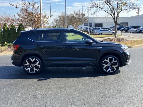 Used 2023 Volkswagen Taos SEL image 11