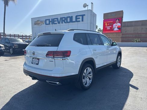 Used 2023 Volkswagen Atlas SE w/ Panoramic Sunroof Package image 4