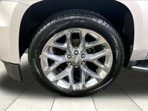 Used 2018 Chevrolet Suburban Premier AWD/4WD image 9