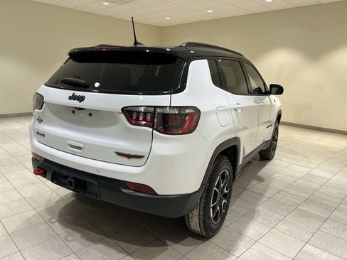 Used 2025 Jeep Compass Trailhawk w/ Trailer Tow Group AWD/4WD image 5