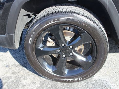 Used 2023 Jeep Grand Cherokee Altitude image 35