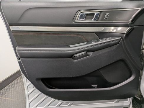 Used 2018 Ford Explorer XLT w/ Equipment Group 202A image 8