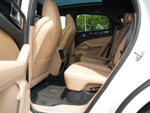 Certified 2022 Porsche Cayenne Coupe AWD/4WD image 31