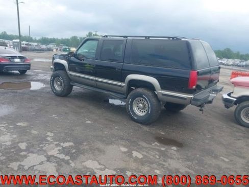 Used 1999 Chevrolet Suburban 2500 w/ Preferred Equipment Group 3 image 3