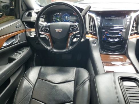 Used 2020 Cadillac Escalade ESV Premium Luxury RWD image 18