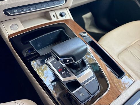 Used 2021 Audi Q5 2.0T Premium w/ Convenience Package image 16